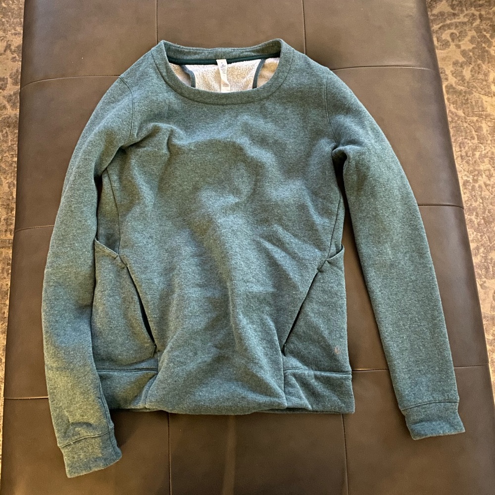 NWOT forest green lululemon sweatshirt. Open back